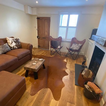 A Charming And Stylish Country Cottage. 헝거포드 외부 사진